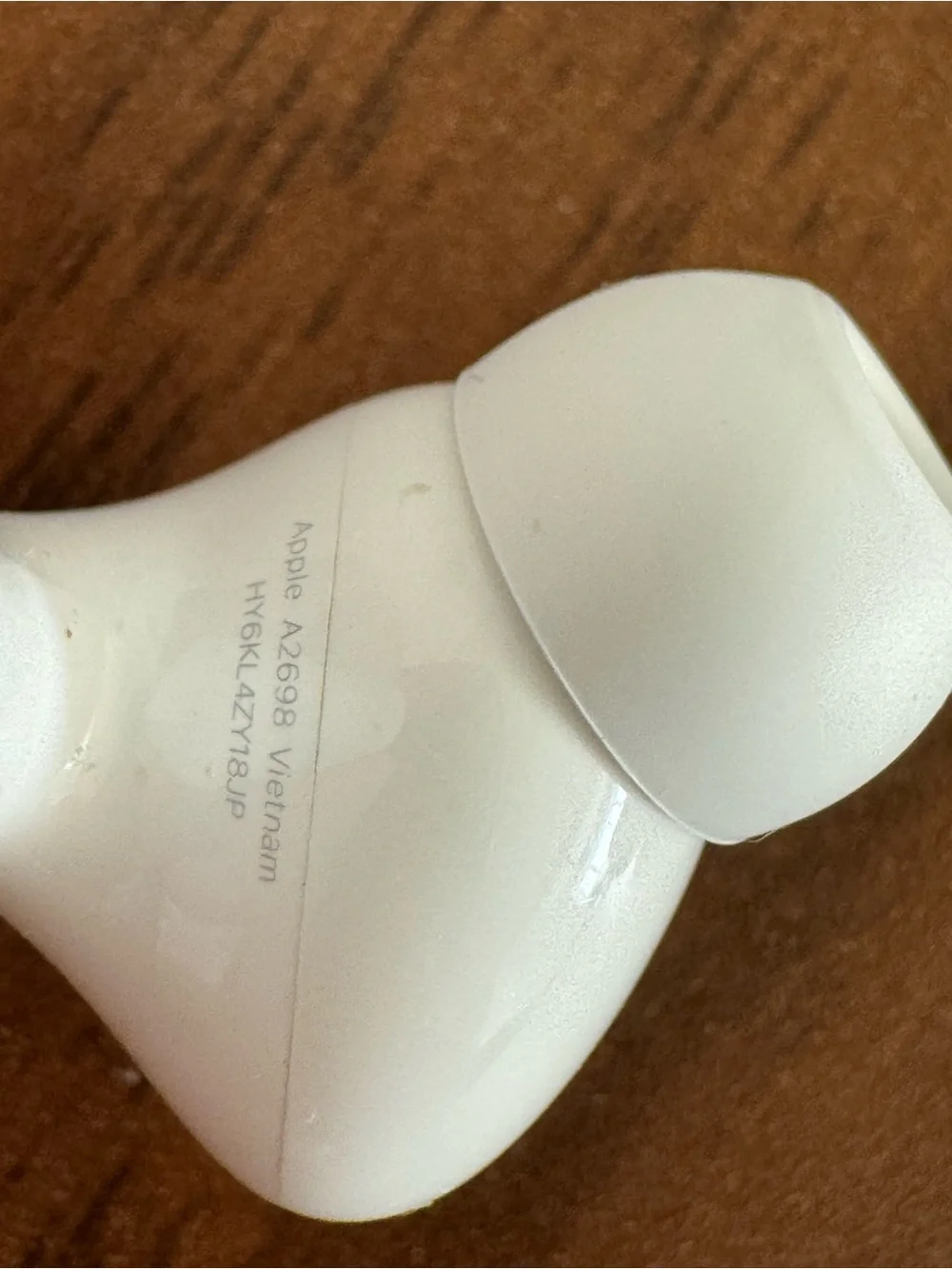 AirPod pro 2 - R earbud and case